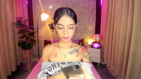 Snapshot of asianprettypetite chatting on November 2025 06:24:02 AM CHESKA online show from November 2025 06:24:02 AM