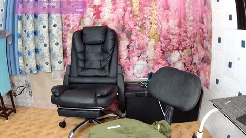 Snapshot of asiantsugar4u chatting on December 2024 11:18:01 AM Trish online show from December 2024 11:18:01 AM