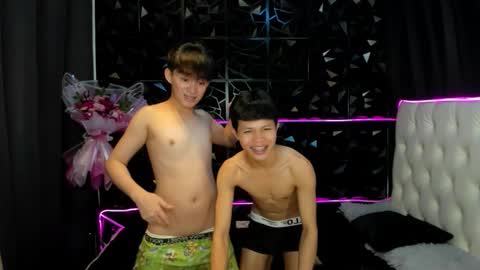 Snapshot of asiantwinkmark chatting on February 2026 12:30:02 PM Mark online show from February 2026 12:30:02 PM