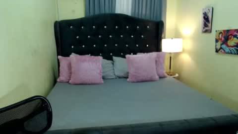 KIARA online show from October 2025 12:11:01 PM