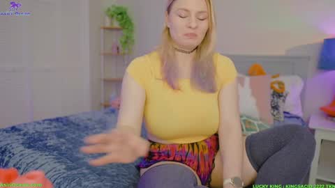 Asiri   pronounced Ah-siri Please no nicknames   3 online show from April 2026 04:04:01 PM