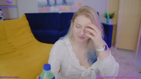 Snapshot of asiri_ocean chatting on May 2026 05:44:01 PM Asiri pronounced Ah-siri Please no nicknames 3 online show from May 2026 05:44:01 PM