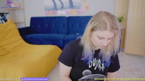 Snapshot of asiri_ocean chatting on June 2026 01:20:02 PM Asiri pronounced Ah-siri Please no nicknames 3 online show from June 2026 01:20:02 PM