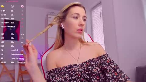 Snapshot of askcaroline chatting on March 2025 11:18:01 AM Caroline online show from March 2025 11:18:01 AM