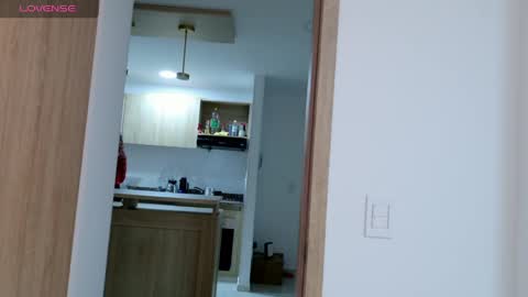 aslysande online show from April 2026 04:24:02 AM