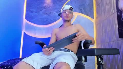 Snapshot of asmodeohot20 chatting on December 2025 05:01:01 AM asmodeohot20 online show from December 2025 05:01:01 AM