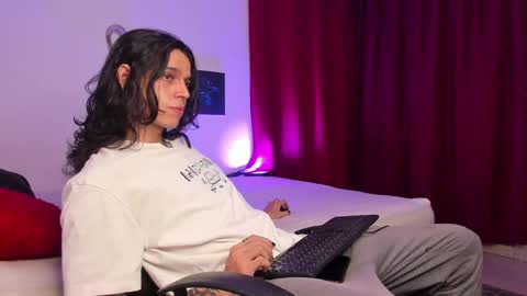 Snapshot of asmodeuszz chatting on February 2025 08:43:02 AM asmodeuszz online show from February 2025 08:43:02 AM