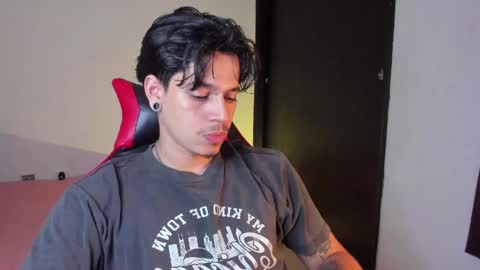 asmodeuszz online show from May 2026 12:48:02 AM