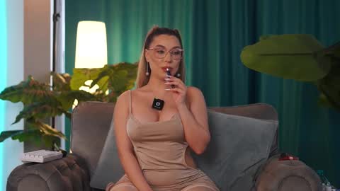 Snapshot of assmerising chatting on February 2026 11:46:02 AM Starting 930 PM EU TIME online show from February 2026 11:46:02 AM