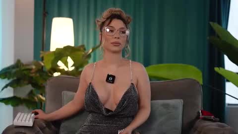 Snapshot of assmerising chatting on February 2026 11:00:02 AM Starting 930 PM EU TIME online show from February 2026 11:00:02 AM