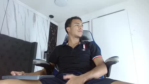 Snapshot of aston_vera chatting on November 2025 12:13:01 AM Aston online show from November 2025 12:13:01 AM