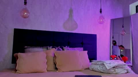 astonhills online show from April 2026 10:12:02 PM