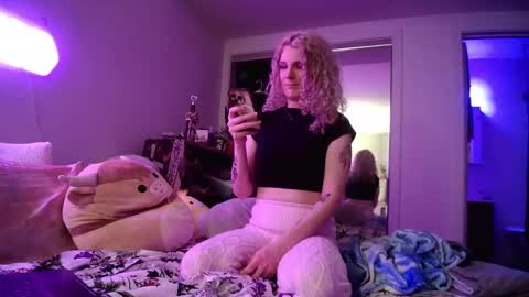 Snapshot of astorialove chatting on February 2025 02:58:01 AM AstoriaLove online show from February 2025 02:58:01 AM