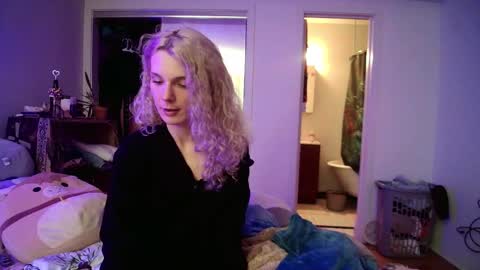 Snapshot of astorialove chatting on February 2025 04:34:01 AM AstoriaLove online show from February 2025 04:34:01 AM