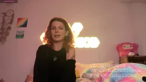 Snapshot of astorialove chatting on October 2025 06:43:01 AM AstoriaLove online show from October 2025 06:43:01 AM