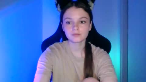 astradream_ online show from September 2025 05:38:01 PM