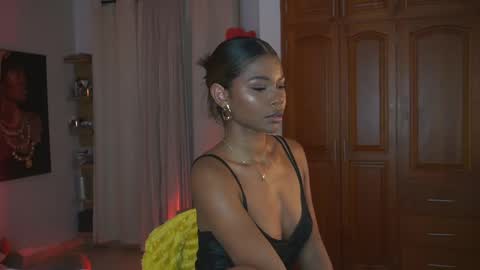 Astrea online show from November 2025 02:33:02 AM