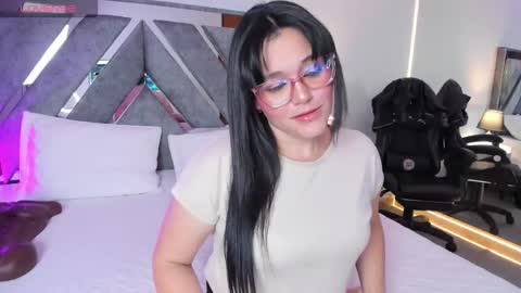 Astrid  online show from March 2026 03:45:02 AM