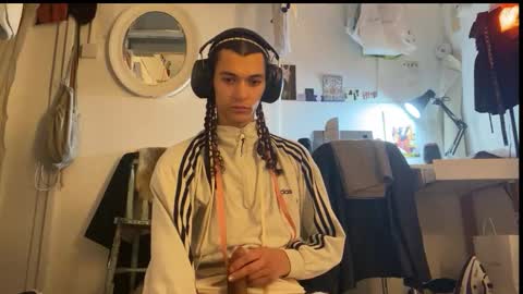 Snapshot of astrodoll chatting on January 2025 05:43:02 PM Astro Doll online show from January 2025 05:43:02 PM