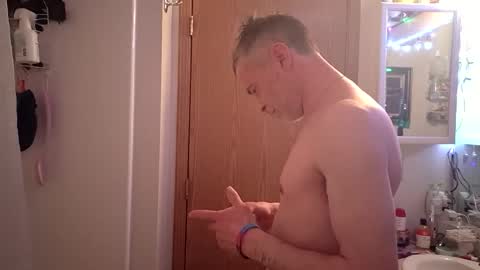 jonnyandrew online show from April 2026 04:13:02 AM