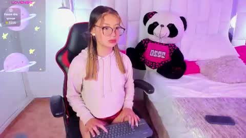 athenea fox  online show from June 2026 04:45:01 PM