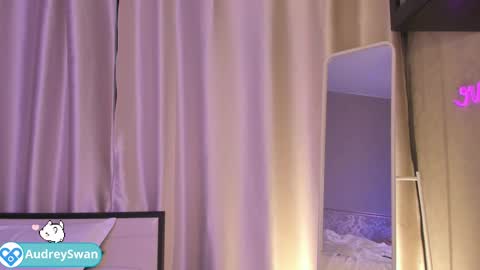 Snapshot of audrey_swann chatting on February 2025 01:10:02 PM Mary online show from February 2025 01:10:02 PM