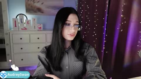 Snapshot of audrey_swann chatting on December 2025 12:23:02 PM Mary online show from December 2025 12:23:02 PM