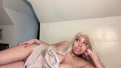 Snapshot of aunyxxx chatting on February 2025 06:44:02 PM aunyxxx online show from February 2025 06:44:02 PM