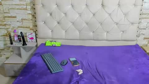 Monii Yi online show from January 2025 09:54:02 AM