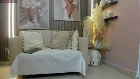 Snapshot of aura_sander4u chatting on June 2026 06:32:02 PM AURA online show from June 2026 06:32:02 PM