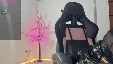 aura online show from January 2025 07:45:01 AM