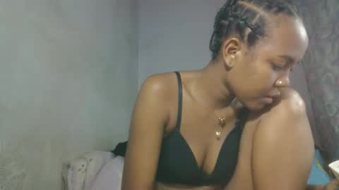 Snapshot of aurelie08 chatting on May 2026 01:00:01 AM aurelie08 online show from May 2026 01:00:01 AM