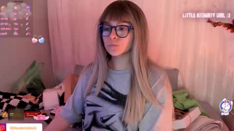 Snapshot of aurora_blaack chatting on November 2025 10:30:01 PM val online show from November 2025 10:30:01 PM