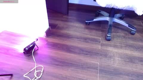 Aurora online show from September 2025 08:54:02 PM