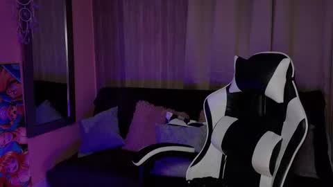 aurora_collins08 online show from November 2025 06:06:02 PM