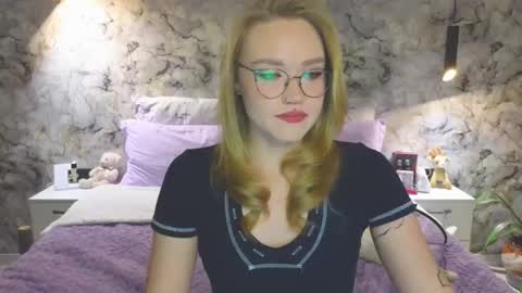 Snapshot of aurora_golden chatting on October 2025 04:18:01 PM Kate online show from October 2025 04:18:01 PM