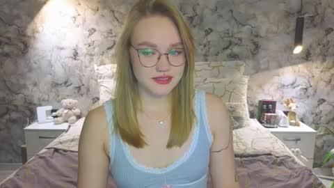 Snapshot of aurora_golden chatting on October 2025 05:52:01 PM Kate online show from October 2025 05:52:01 PM