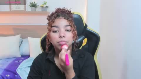 Snapshot of aurora_rodriguez chatting on January 2025 12:15:02 PM aurora_rodriguez online show from January 2025 12:15:02 PM