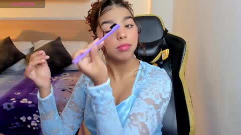 Snapshot of aurora_rodriguez chatting on February 2025 12:32:01 PM aurora_rodriguez online show from February 2025 12:32:01 PM