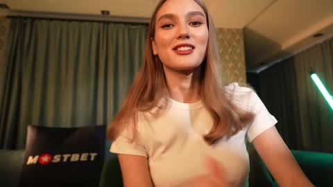 Snapshot of aurora_the_ballerina chatting on December 2024 06:00:02 AM Aurora online show from December 2024 06:00:02 AM