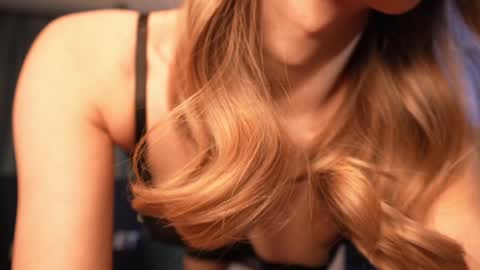 Snapshot of aurora_the_ballerina chatting on January 2025 06:03:02 AM Aurora online show from January 2025 06:03:02 AM