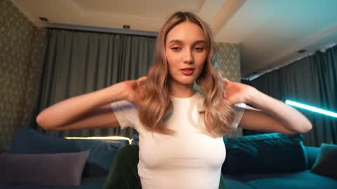 Snapshot of aurora_the_ballerina chatting on January 2025 06:16:01 AM Aurora online show from January 2025 06:16:01 AM