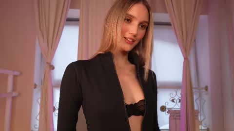 Snapshot of aurora_the_ballerina chatting on September 2025 06:41:01 AM Aurora online show from September 2025 06:41:01 AM