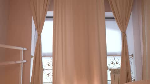 Snapshot of aurora_the_ballerina chatting on October 2025 08:00:02 AM Aurora online show from October 2025 08:00:02 AM