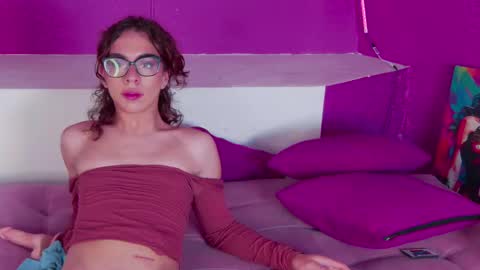 Aurora online show from February 2025 06:43:01 PM