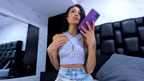 Aurora online show from November 2025 02:25:02 AM