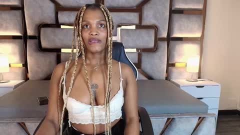 Ariana online show from November 2025 10:42:01 PM