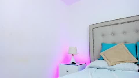 aurorarouse online show from April 2026 01:55:02 PM