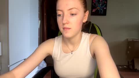 auroraviolet_ online show from June 2026 11:32:01 AM