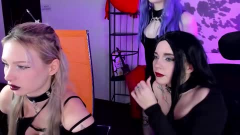 aurorawrenfield online show from January 2026 12:07:01 PM